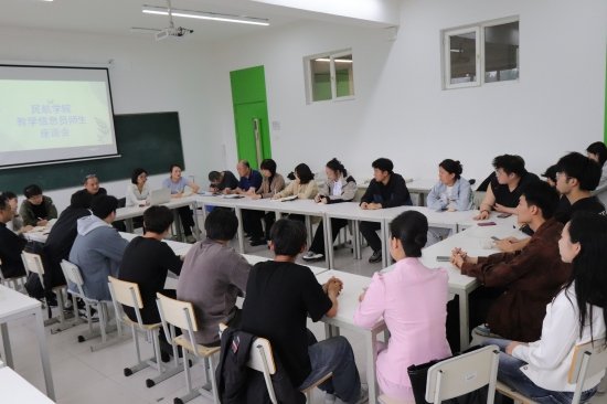 为全面掌握期中教学运行情况