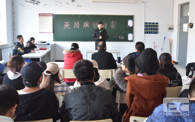 举行英语演讲比赛