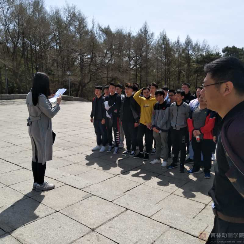 这次活动是以瞻仰解放纪念碑和素质拓展